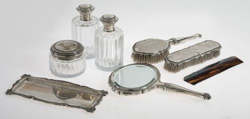 Juego de tocador de plata española ley 916 y cristal, S. XX