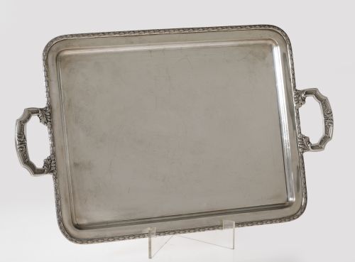 Bandeja rectangular en plata española ley 916, S. XX