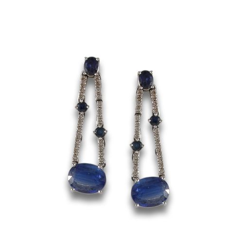 PENDIENTES LARGOS DE ORO BLANCO CON ZAFIROS Y DIAMANTES 