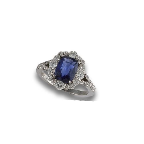 SORTIJA DE ORO BLANCO CON ZAFIRO Y DIAMANTES