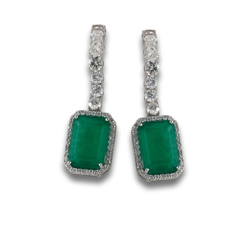 PENDIENTES LARGOS DE ORO BLANCO CON ESMERALDA Y DIAMANTES