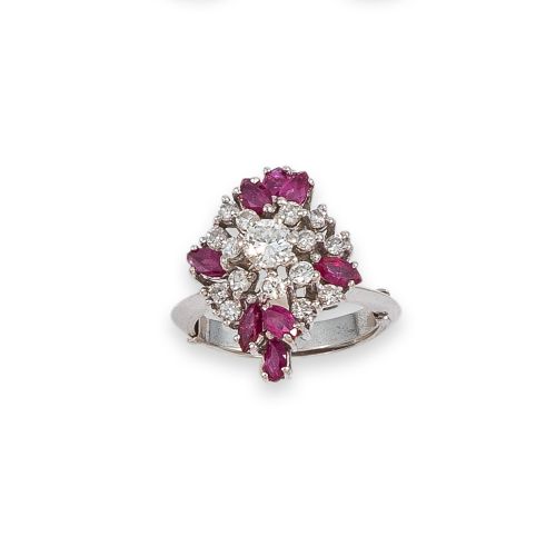 SORTIJA DE ORO, RUBÍES Y DIAMANTES