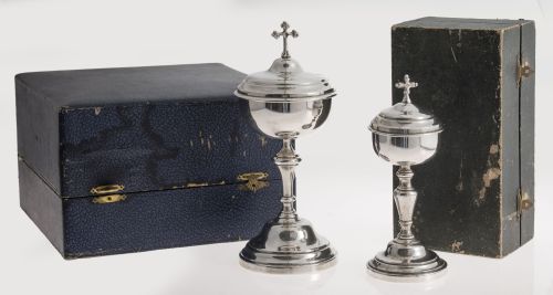 Lote de dos copones, realizados en metal plateado, Pamplona