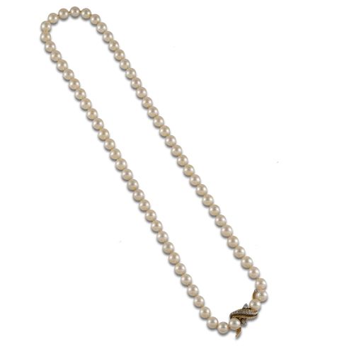 COLLAR DE PERLAS CULTIVADAS CON BROCHE DE ORO Y DIAMANTES