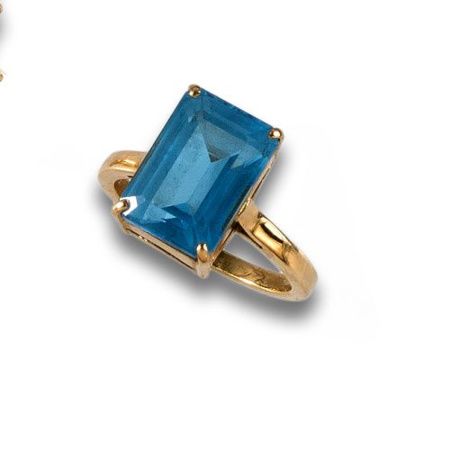 SORTIJA DE ORO Y TOPACIO SWISS BLUE