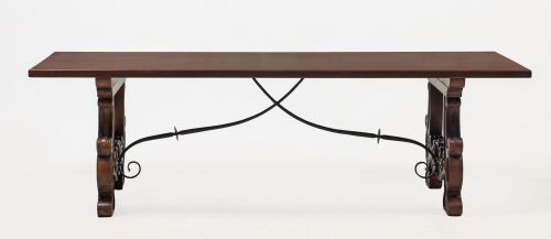 Mesa de comedor siguiendo modelos castellanos del S. XVIII