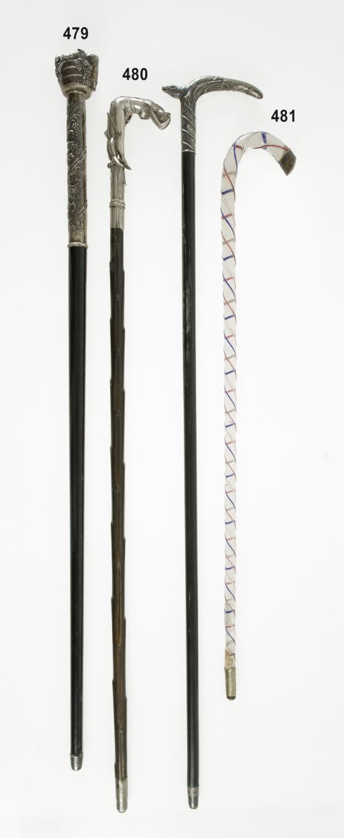 Bastón de madera y empuñadura de metal plateado, ffs.S.XIX