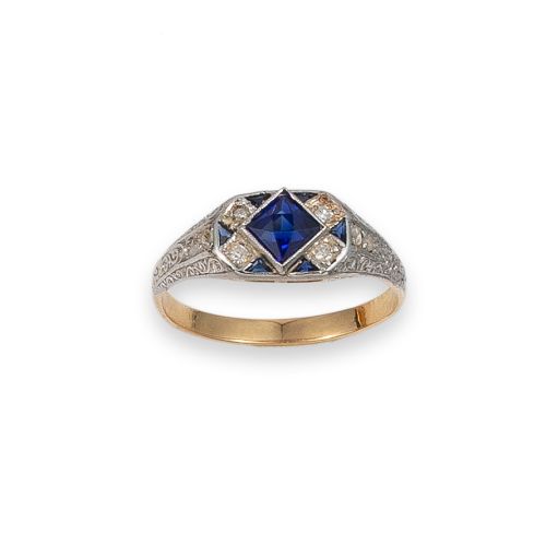SORTIJA ART DECO CON ZAFIRO SINTÉTICO  Y DIAMANTES