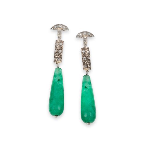 PENDIENTES LARGOS DE PLATINO CON GEMA VERDE, PIEDRAS DE IMI