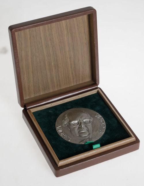 Medalla conmemorativa en homaenaje a Andrés Segovia, 1978