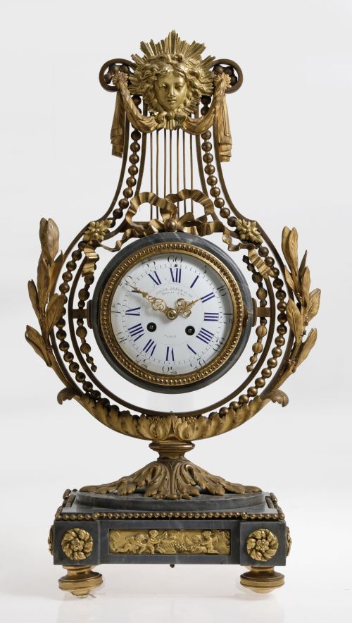 Reloj de mesa estilo Luis XVI, Francia S.XIX. En forma de l