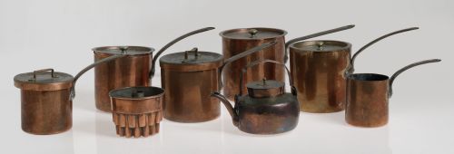 Colección de pucheros y moldes de cobre taller González Per