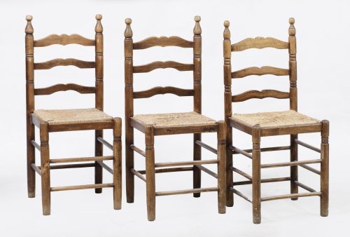Tres sillas de madera tallada y asientos de enea, S. XX