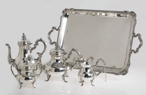Juego de café de plata peruana.