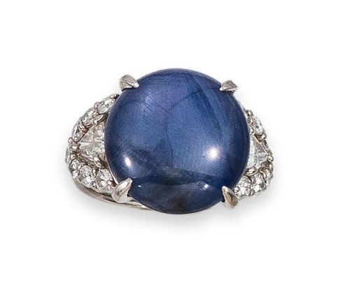 SORTIJA DE PLATINO, DIAMANTES Y ZAFIRO ESTRELLA