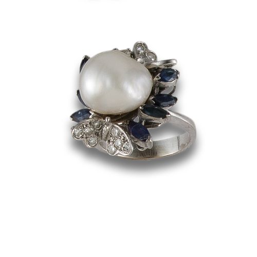 SORTIJA DE ORO, PERLA, DIAMANTES Y ZAFIROS