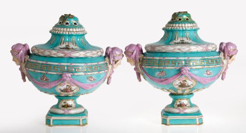 Pareja de sahumadores con tapa de porcelana, Alemania, S.XI