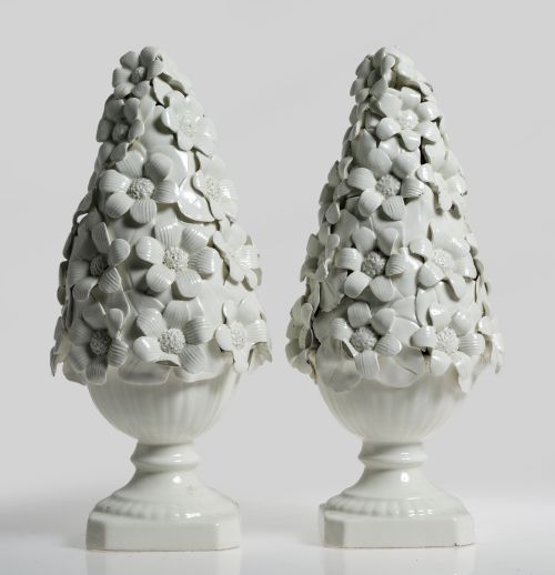 Pareja de pináculos, manufactura Hispania, Valencia, S.XX