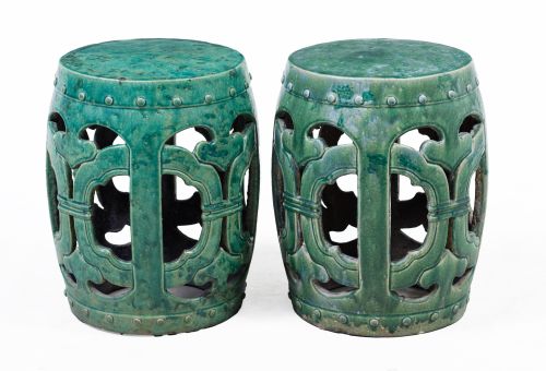 Pareja de taburetes de cerámica oriental, S. XX