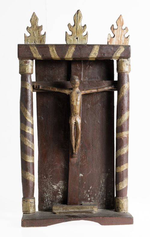 "Hornacina con Cristo en la cruz" trabajo popular, S.XIX -