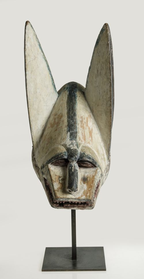 Máscara de casco zoomorfa, cultura Yoruba, Benin o Nigeria