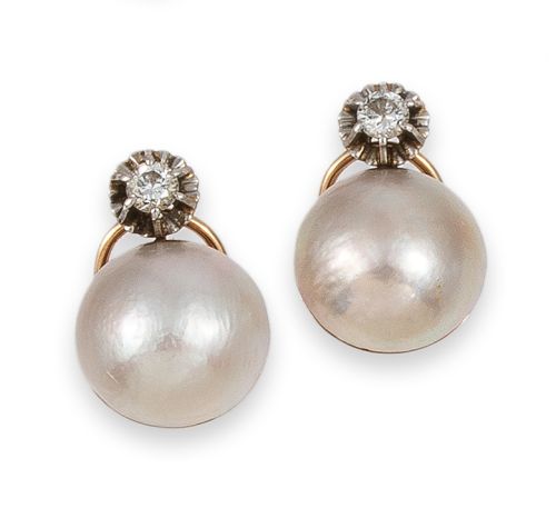 PENDIENTES DE ORO, PERLAS MABE Y DIAMANTES