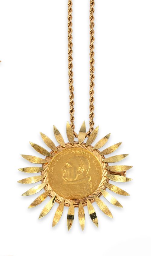COLLAR Y COLGANTE-ALFILER CON MONEDA DE ORO