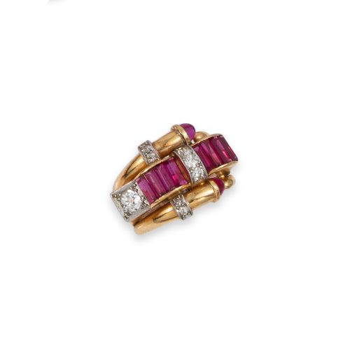 SORTIJA CHEVALIER DE ORO, RUBIES Y DIAMANTES.