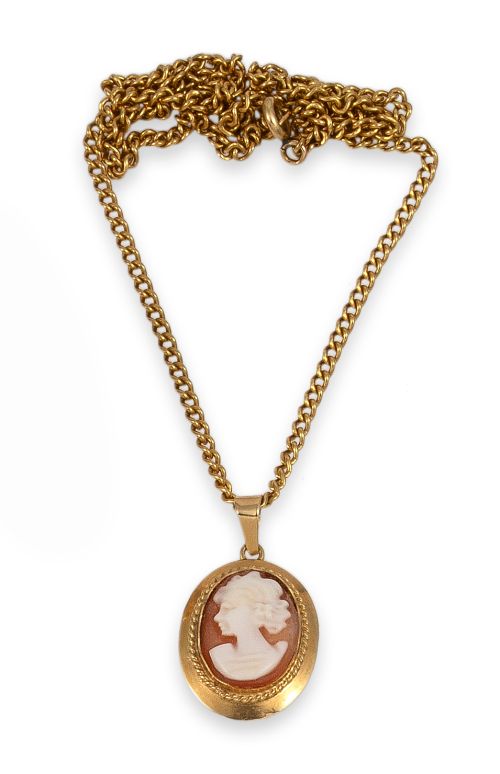 COLLAR DE ORO CON CAMAFEO DE CONCHA