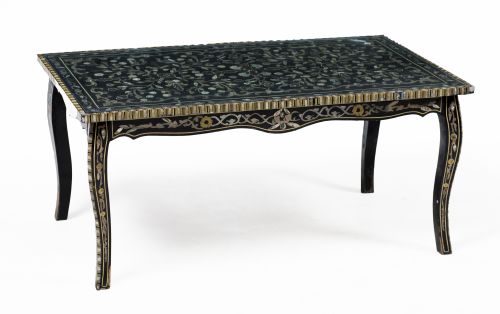 Mesa de centro siguiendo modelos del S. XIX, India, med. S.
