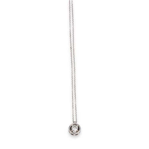 COLLAR DE ORO BLANCO CALADO CON DIAMANTE