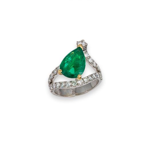 SORTIJA DE ORO, DIAMANTES Y ESMERALDA DE 3.22 CT