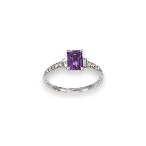 SORTIJA DE ORO BLANCO CON AMATISTA Y DIAMANTES