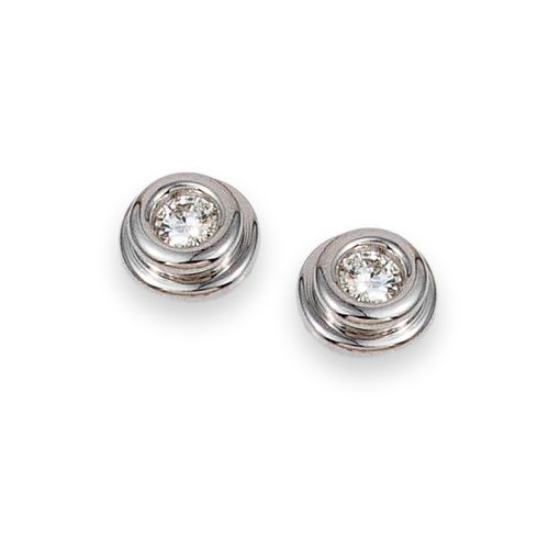 PENDIENTES DORMILONAS EN ORO BLANCO CON DIAMANTE EN CHATON