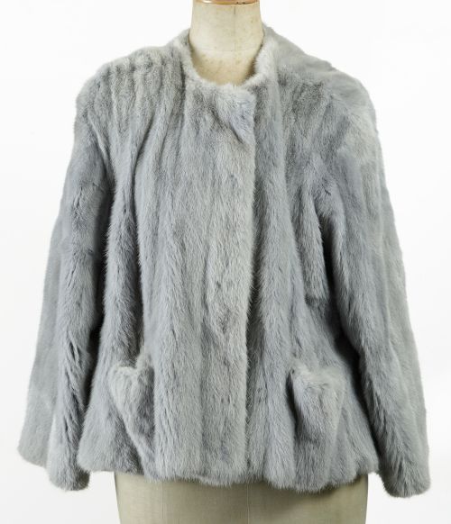 Chaqueta corta de visón gris