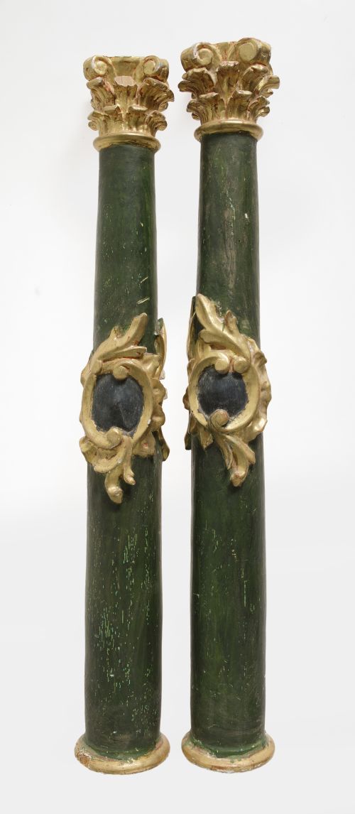 Pareja de columnas de estilo barroco