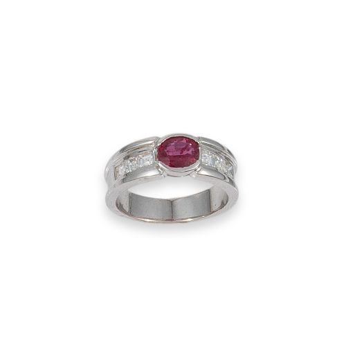 SORTIJA ORO BLANCO CON RUBÍ Y DIAMANTES