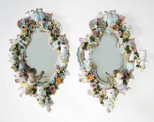  Pareja de cornucopias en porcelana alemana, S.XIX-XX