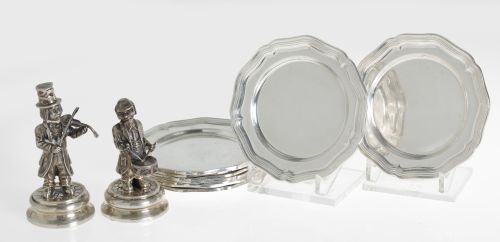Lote de diez platos de pan y dos figuras de músicos de plat