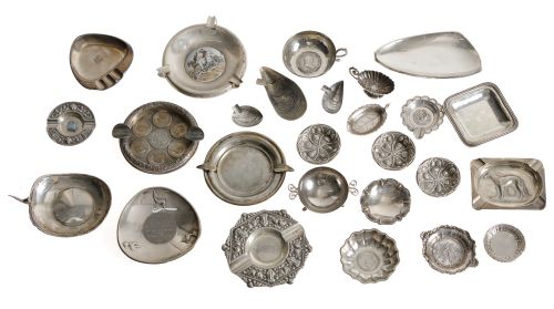 Lote de veintiseis ceniceros de plata contrastada, S.XX