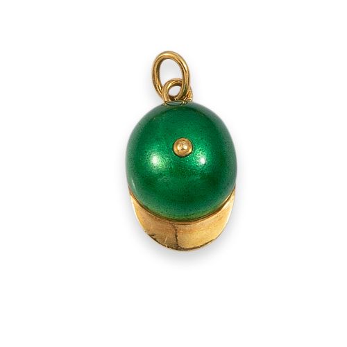 COLGANTE GORRA DE ORO CON ESMALTE VERDE