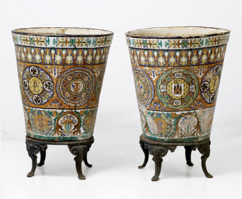 Pair of ceramic flower pots from Triana 17th century