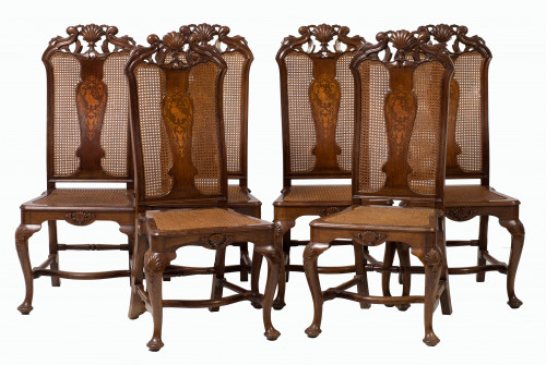 Seis sillas de gusto inglés de roble tallado, marquetería d