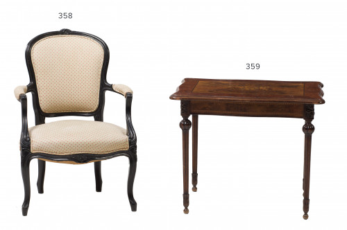 Mesa auxiliar con tapa de marquetería ,de estilo Napoleón I