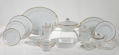 Vajilla de porcelana blanca y filo de oro, Noritake, Japón,