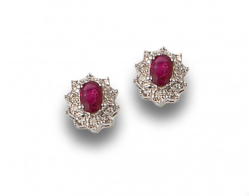 PENDIENTES ROSETONES DE RUBÍES, BRILLANTES Y ORO BLANCO
