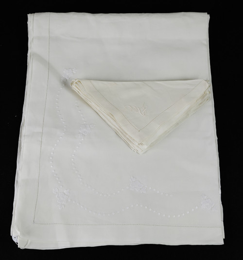 Mantel de hilo bordado 6 servilletas