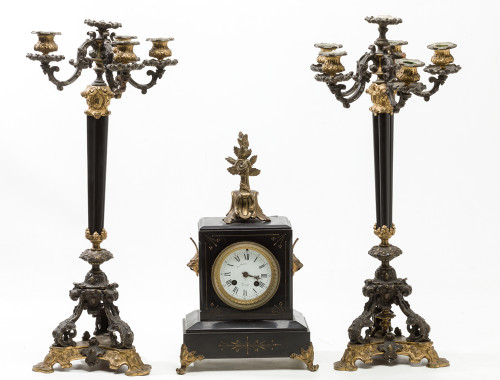 Reloj con guarnición mármol y metal dorado