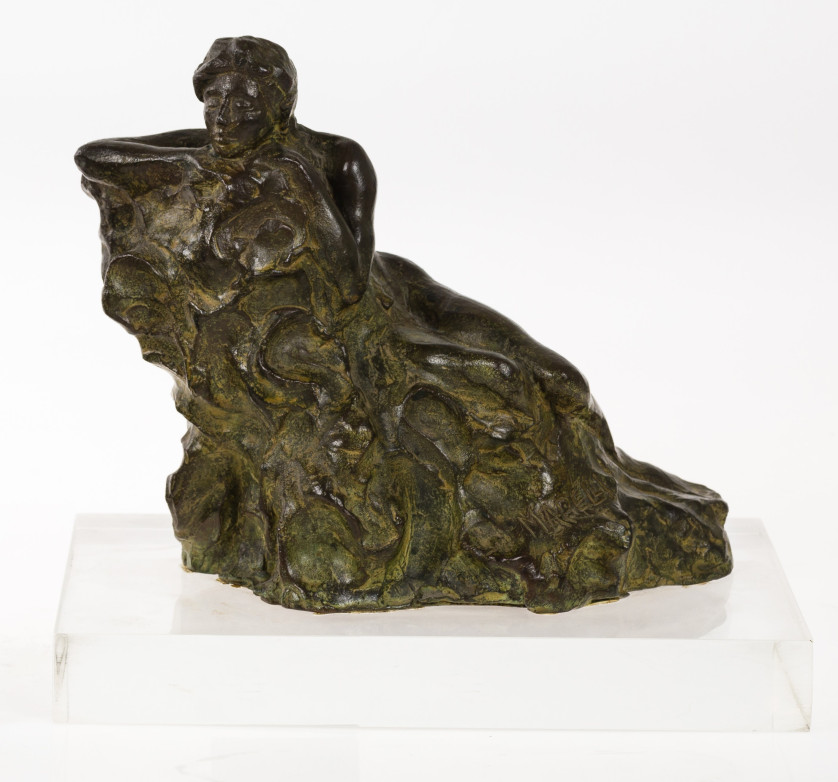 LUIS MAPELLI, "Mujer recostada sobre una roca", Escultura e