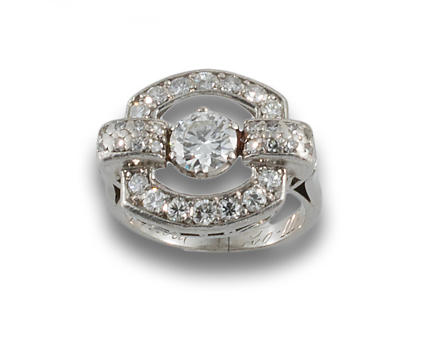 SORTIJA-ESTILO-ART-DECO-DE-PLATINO-Y-DIAMANTES